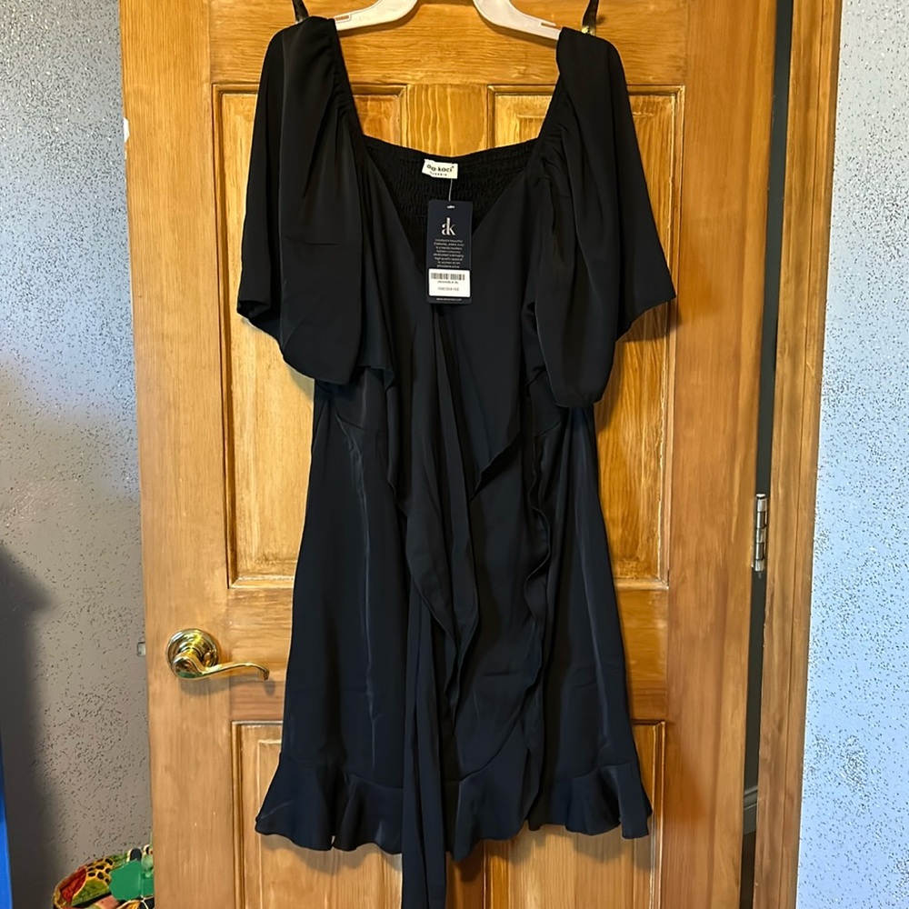 Boho wrap dress. Material is a Rayon & Polyester. Ruffled bottom.